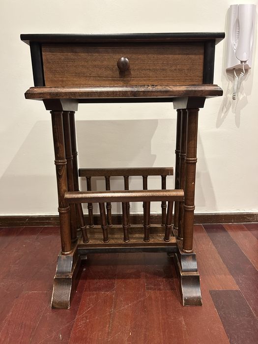 Mesa de apoio em maderia maciça