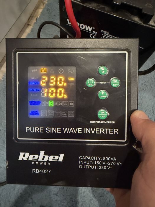 Ups Zasilacz awaryjny Rebel POWER-800-LFP4 - przetwornica z czystym przebiegiem sinusoidalnym i funkcją ładowania 12V 230V 800VA/500W