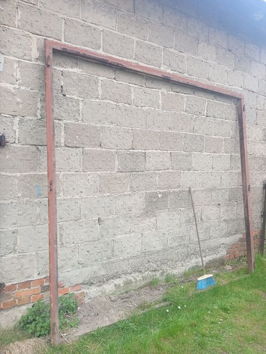 Brama wjazdowa z drzwiami, metalowa