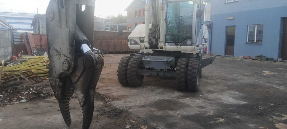 Szczypce hydrauliczne do złomu