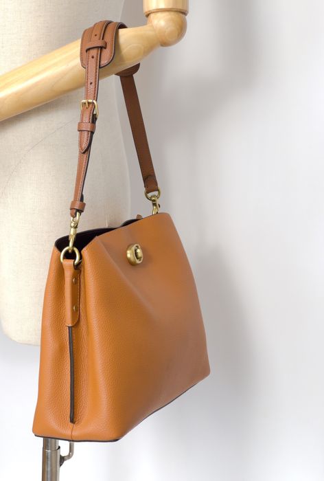 Прадам сумку Coach