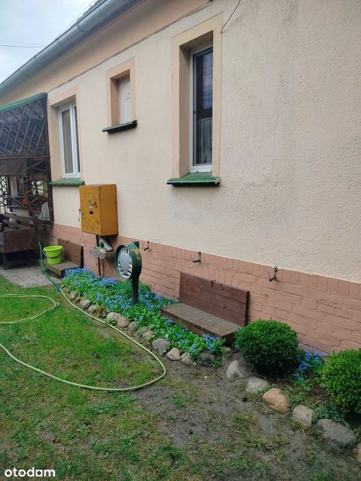 Przytulny dom z ogrodem .