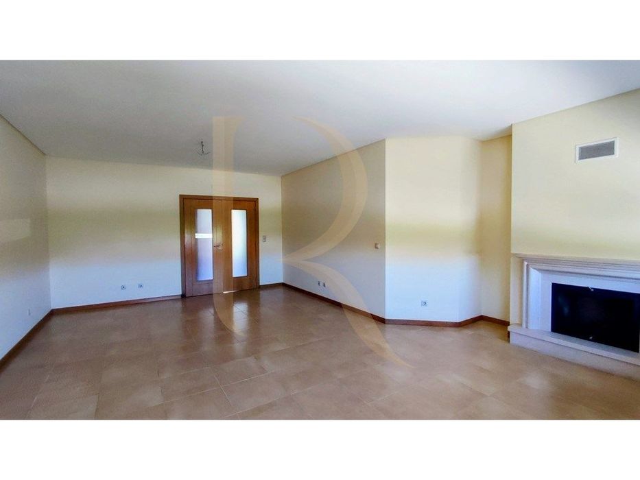 Apartamento T3 com arrecadação, elevador nas Colinas do Sul - Paio ...