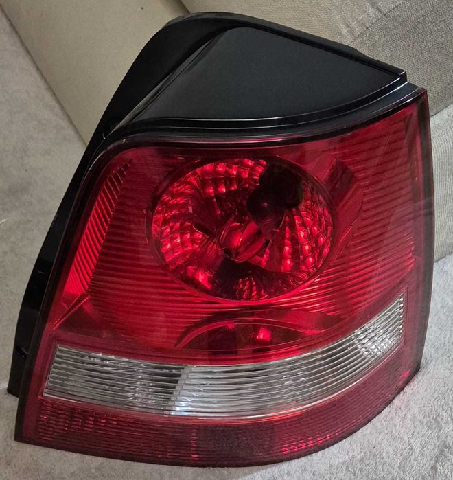 Lampa Prawa Tylna KIA SORENTO I (02-09r.) Oryginalna SAMLIP