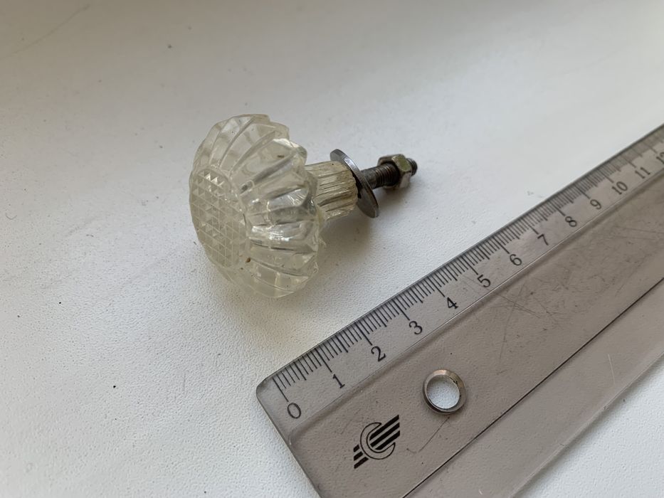 Прозрачная ручка кухонных шкафчиков времён СССР