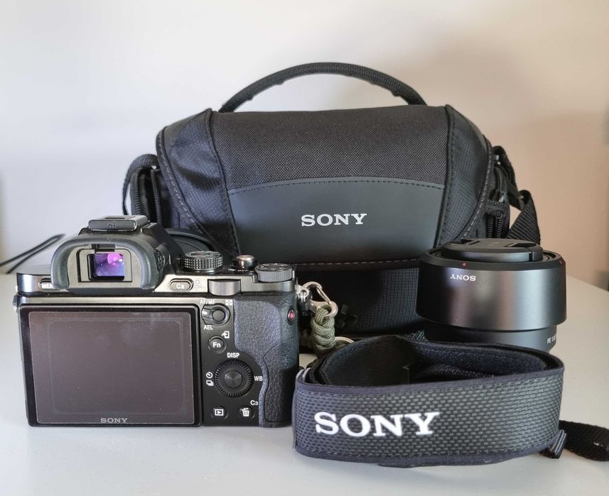SONY A7 + 28-70mm + 50mm (Full-Frame)