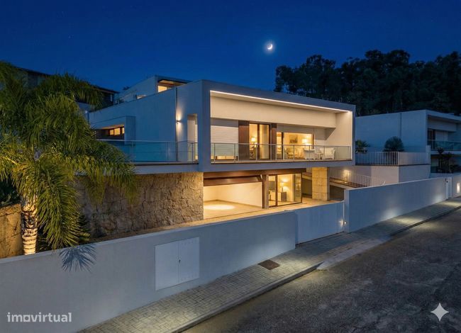 Exclusiva Moradia Individual Moderna e Luxuosa