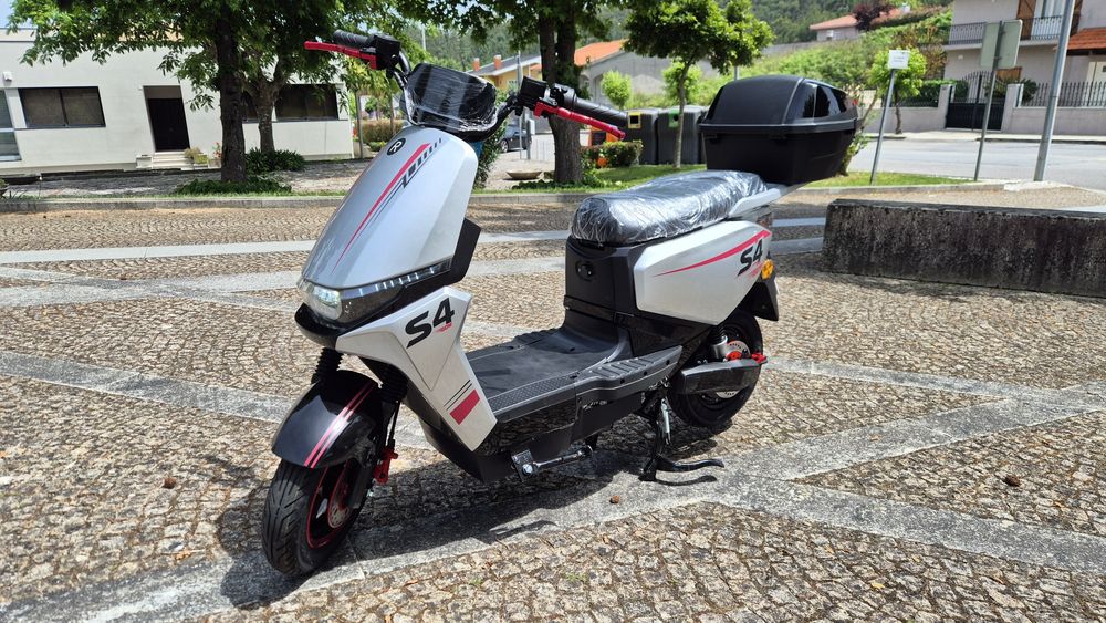 Bicicleta tipo mota scooter eléctrica Raider S4 GOW 72V 20Ah SLA Lítio Novo Modelo