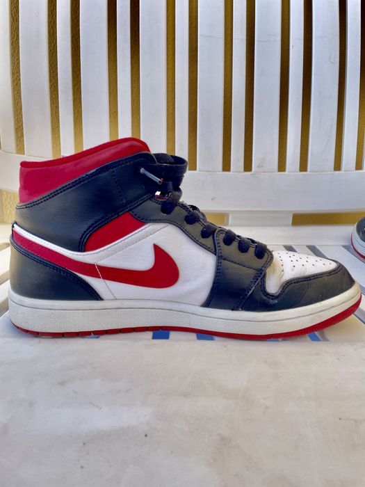 Air Jordan 1 Mid “Gym Red”