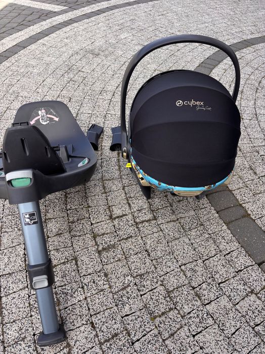 Fotelik samochodowy Cybex z bazą