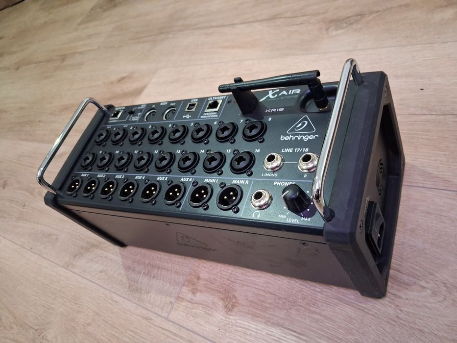 Цифровий мікшер Behringer X-Air XR18