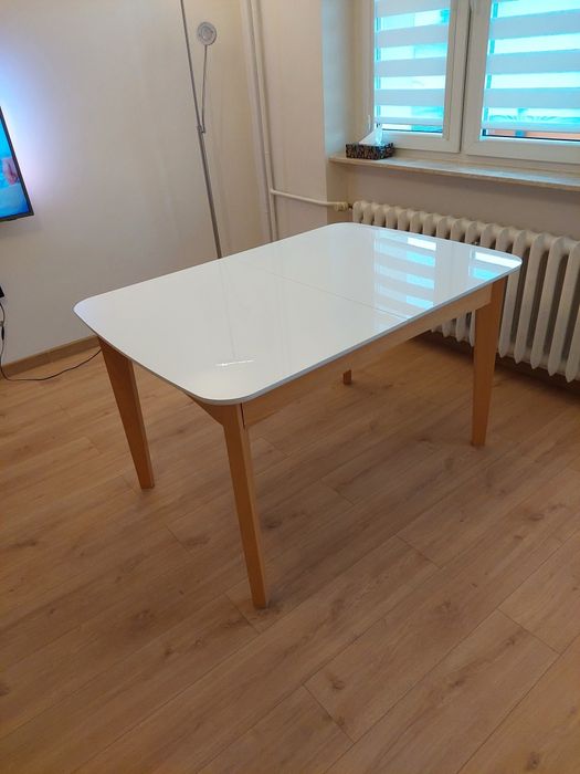 Stol jadalniany nóżki bukowe blat biały lakierowany