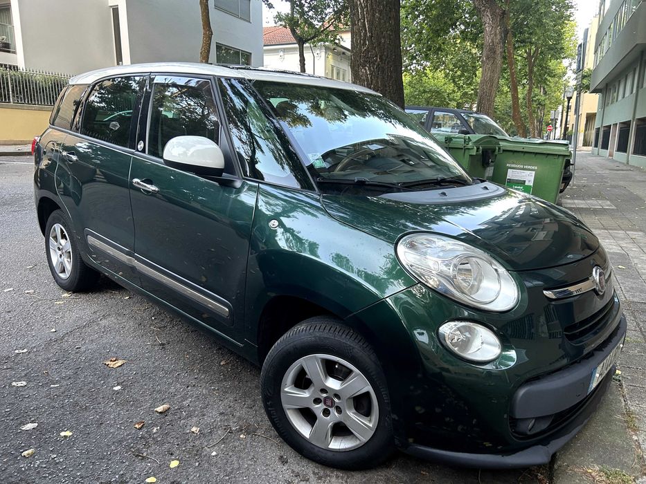 Fiat 500 L Verde com Teto Panorâmico