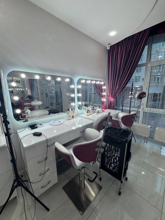 Салон краси на Французському бульварі з обладнанням.