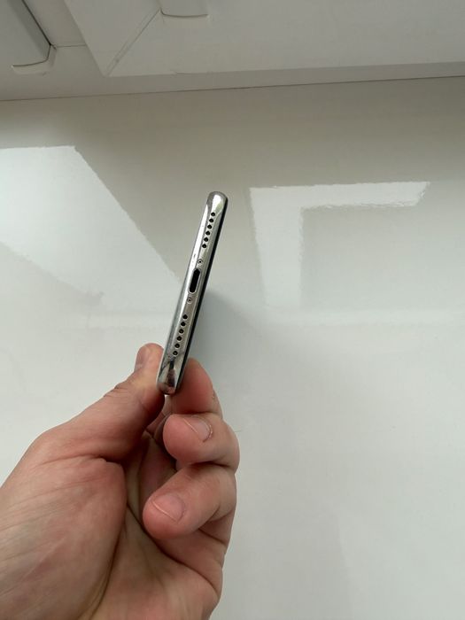 Телефон IPhone X