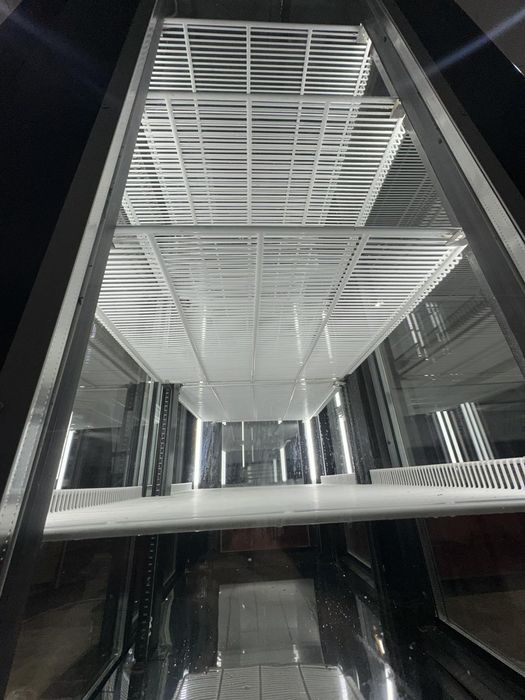 Витрина холодильная. Универсальная  Аквариум. Лари морозильные 016