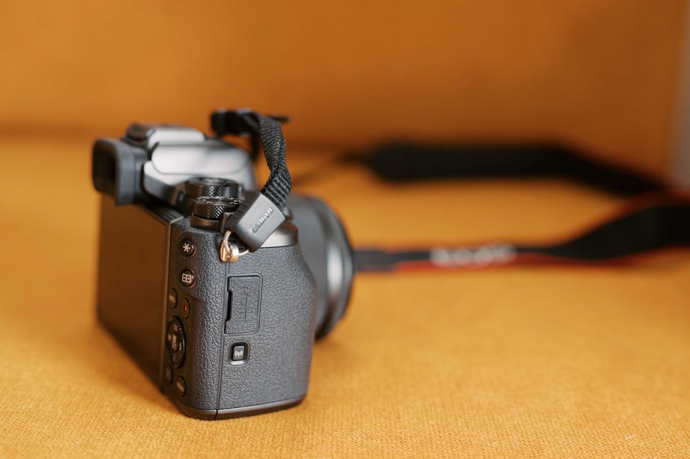 Canon EOS M5 + 15-45mm