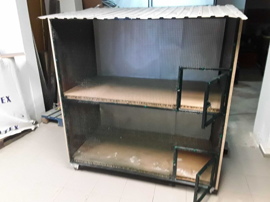 Gaiola grande com rodas para animais