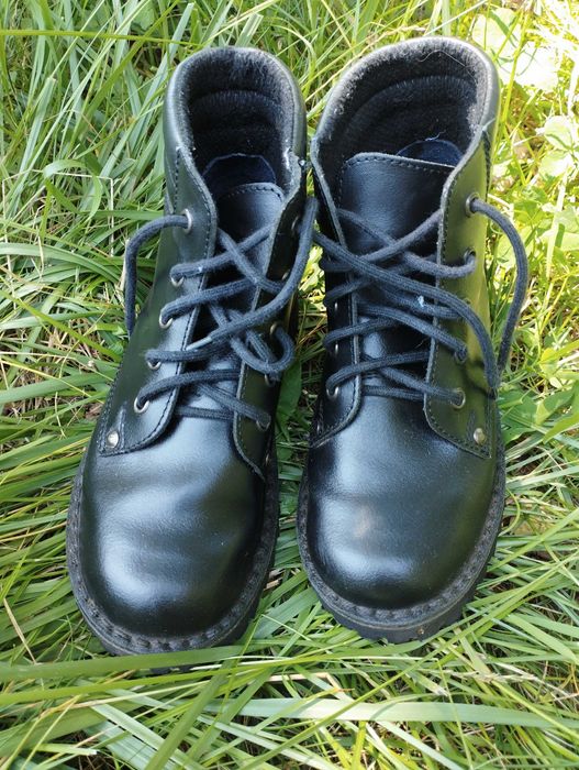 Czarne trapery Sznurowane