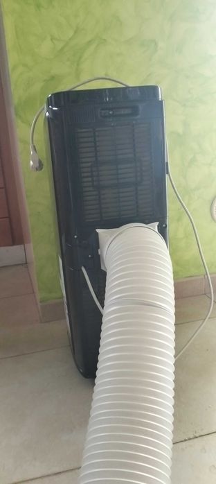 Klarstein Quiet Portable Air Conditioner with Tube, Low Consumption, 9000 BTU/2.6 kW, 4-in-1 Portable Air