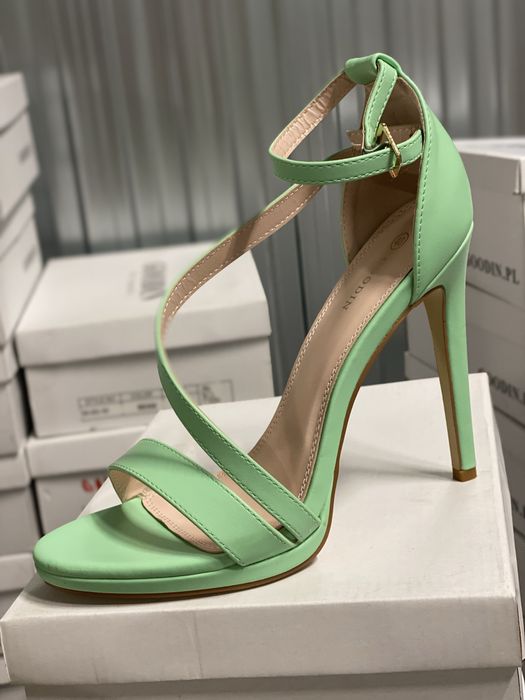 Sprzedam buty damskie hurtowo okazja.