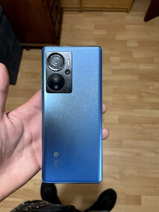 ZTE axon 40 Pro.