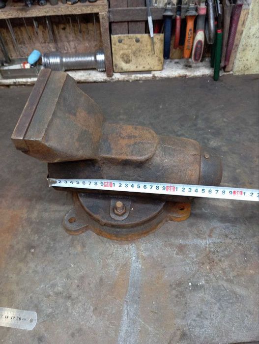 Часть от слесарных тисков тиски лещата тески слесарные