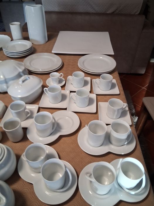 Louça Vista Alegre e outras para utilizar ou pintar