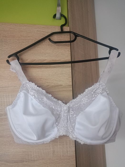 85 E biustonosz Triumph