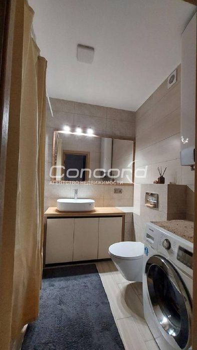 Воскресенська вул., 18, ЖК "Паркові Озера"