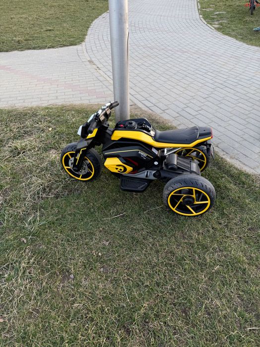 Motorek na akumulator dla dziecka / Elektryczny trójkołowiec (Stan idealny!)