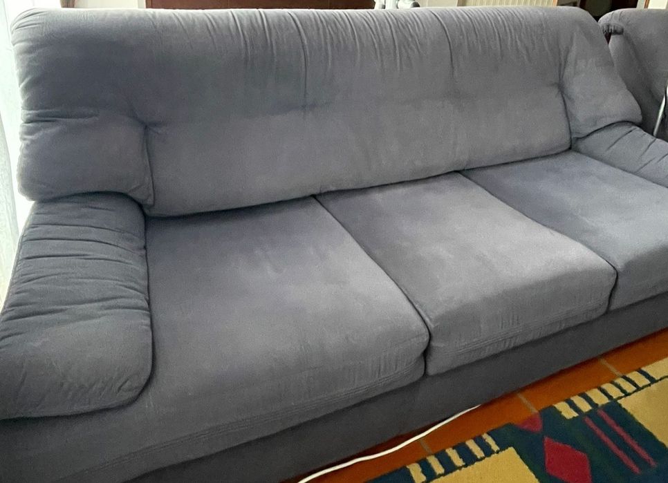 Sofás usados - azuis em pele de Alcântara
