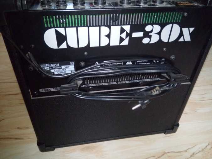 Gitara elektryczna "Vendetta" ze wzmacniaczem "Roland Cube 30X"