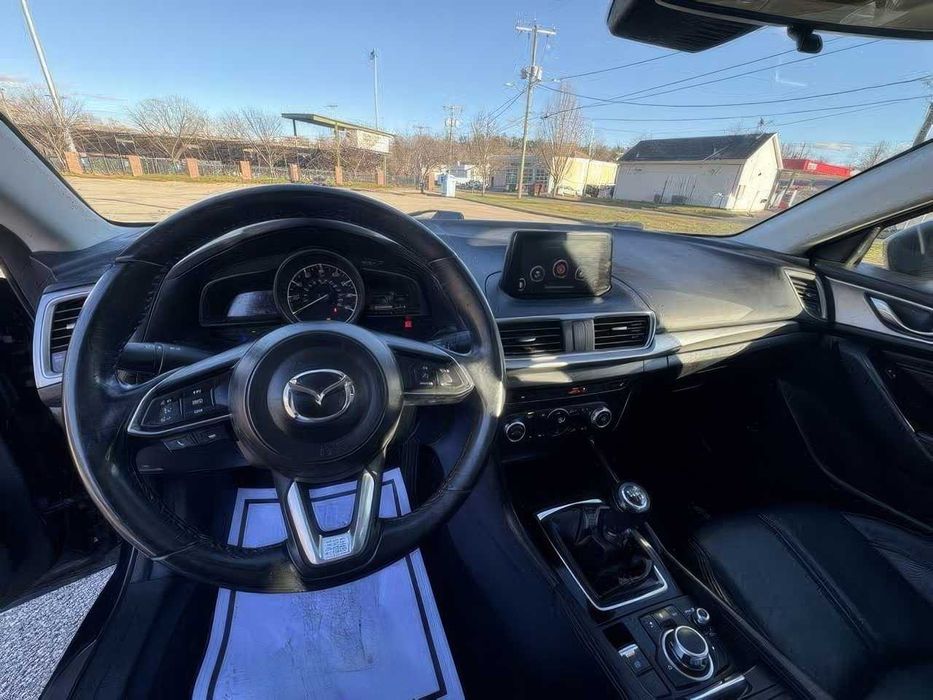 Mazda 3 Touring      2018