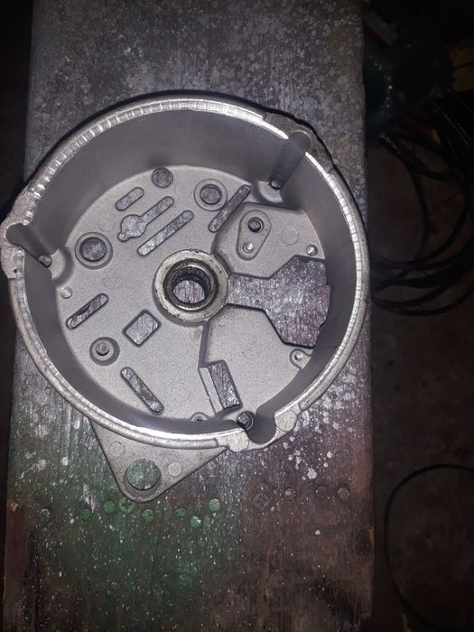 Кришка генератора форд