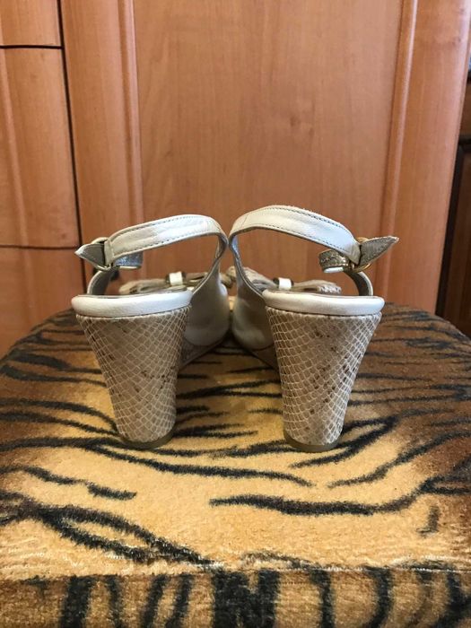 Босоножки кожаные Prego