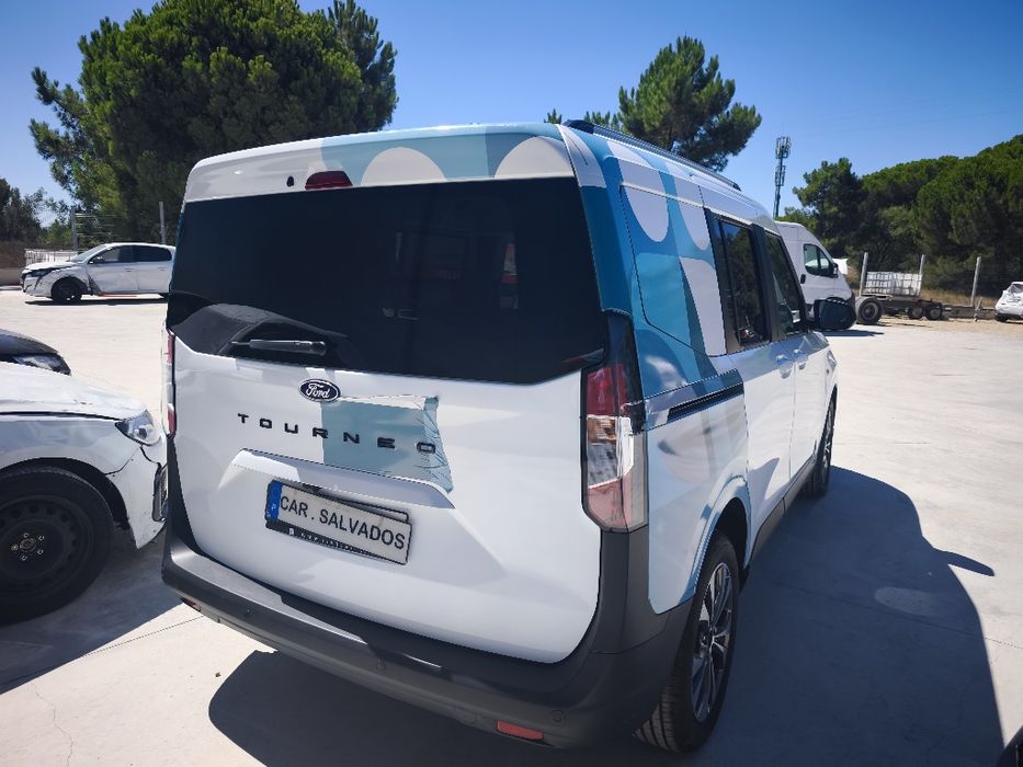Ford tourneo sinistrado