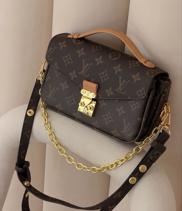 Сумка Louis Vuitton Pochette Metis East West
Monogram