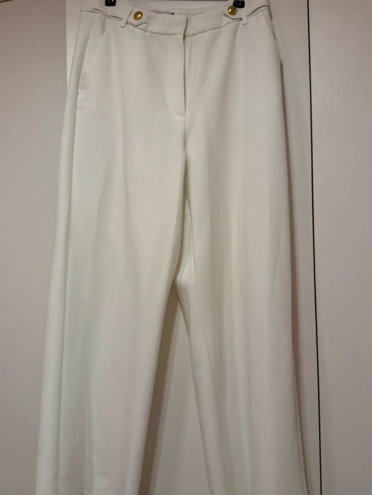 Białe spodnie Reserved z szeroką nogawką