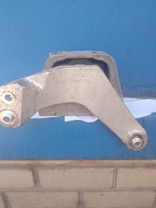 Подушка двигуна права  VW Passat b7 12-14 USA 2.5 (1J0199262DA)