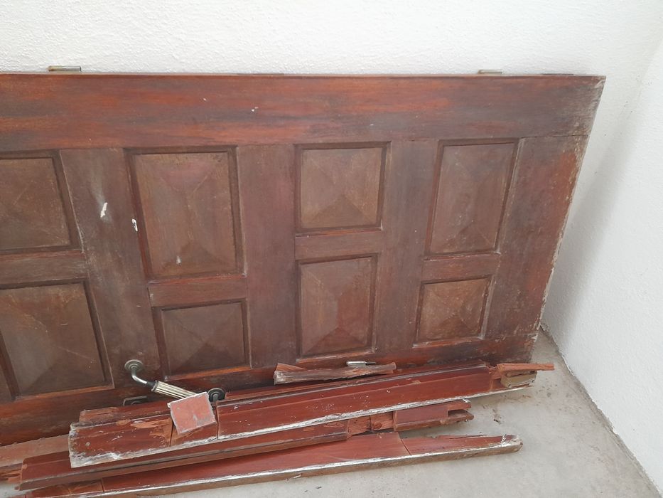 Porta exterior em madeira