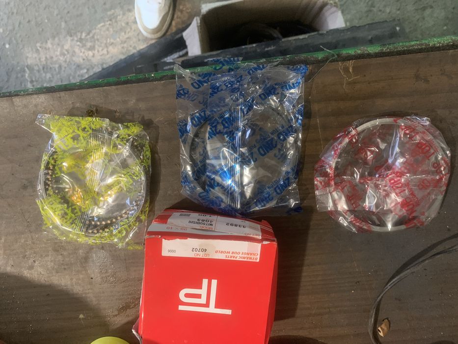 Продам вкладиші корінні +0,5, Кільця поршневі 86мм. На двигун 4g63