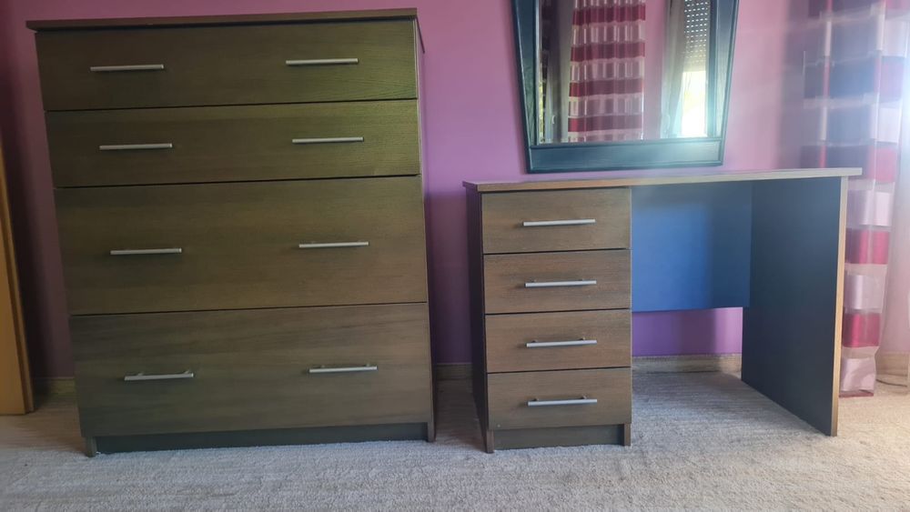 Solidne drewniane  biurko i komoda