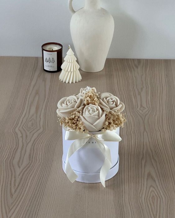 Bouquet de flores e velas / Caixa de flores e velas