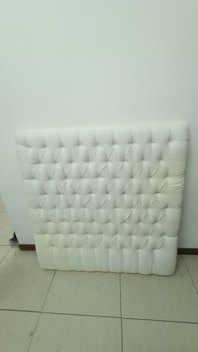 Cabeceira de cama em pitoné