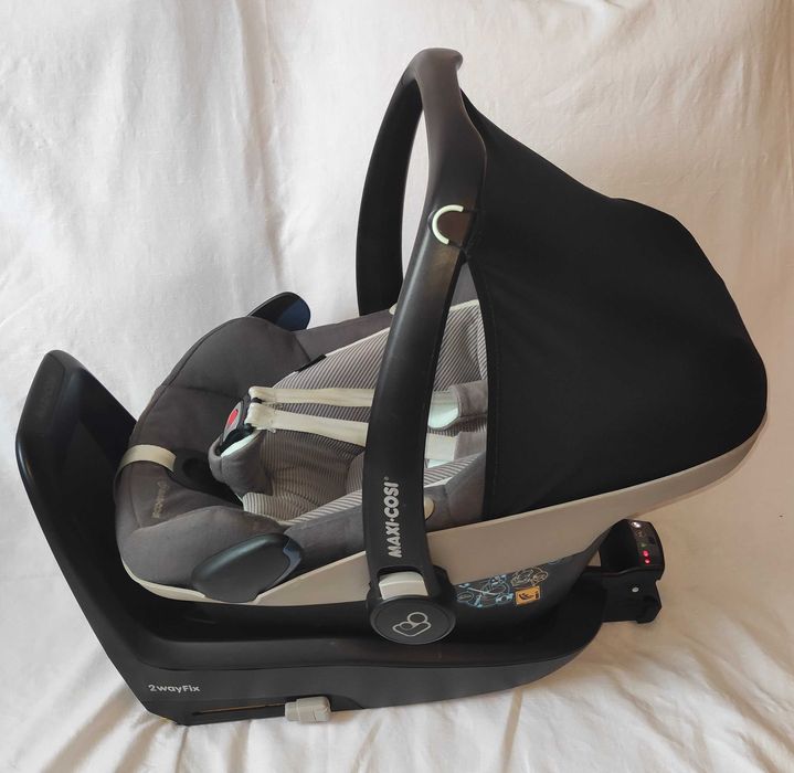 Zestaw dwóch fotelików Maxi- Cosi plus baza Maxi- Cosi 2 Way Fix