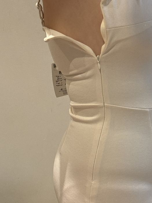 Elegancka sukienka ecru