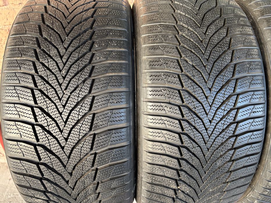 Комплект зимових шин 235/45R17 Nexen