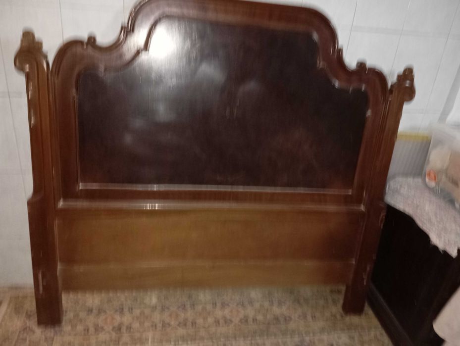 Cama de casal em madeira