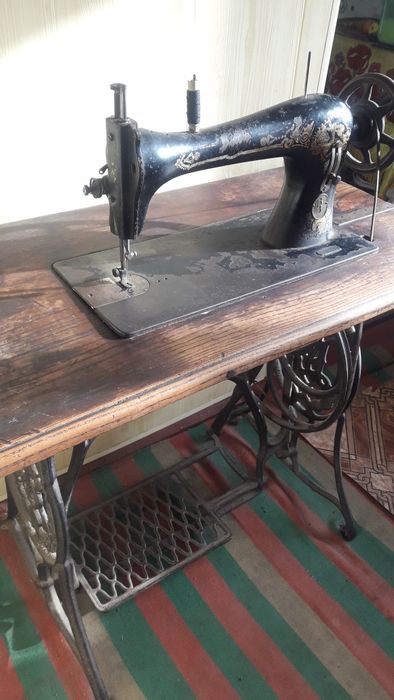 Швейна машинка singes